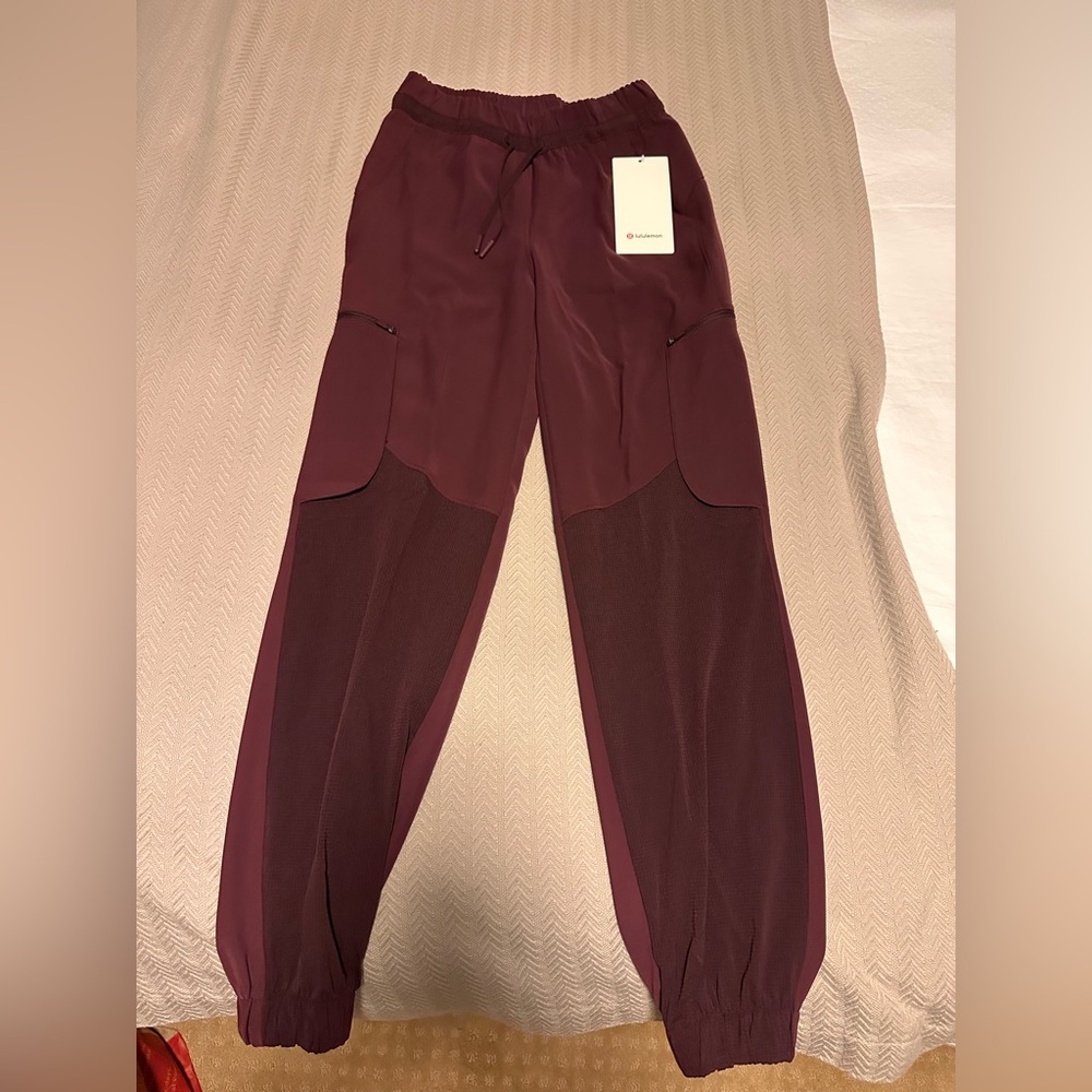 Lululemon relaxed MR cargo pant